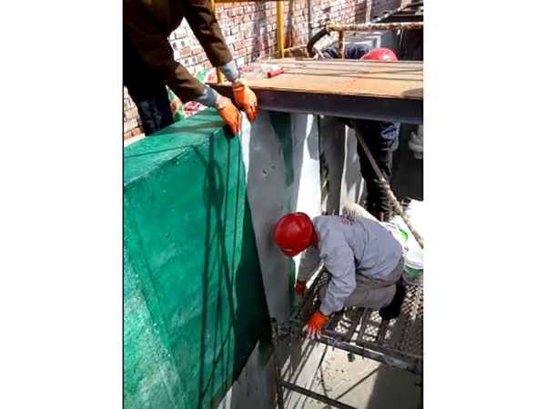 安陽市銅冶鎮(zhèn)南魯仙磚廠污水池三油兩布玻璃鋼施工